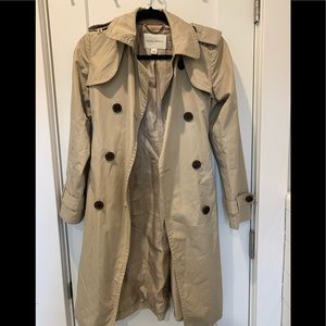 Banana republic classic trench coat in tan XS